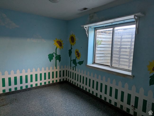 Spare room featuring visible vents and carpet | Image 7