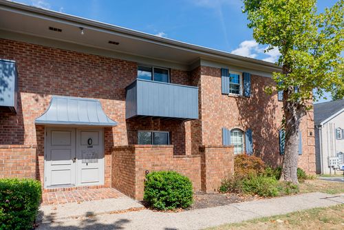 d-1036 Armstrong Mill Rd, Lexington, KY, 40517-3144 | Card Image