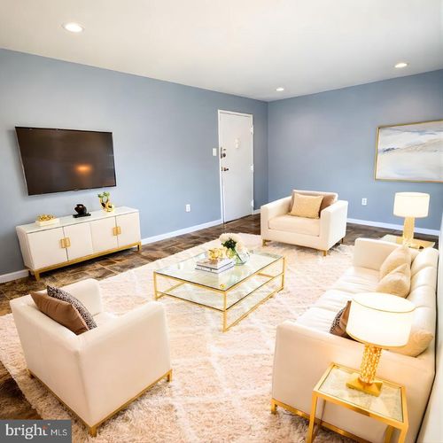 apt-204-5200 Newton St, BLADENSBURG, MD, 20710-2338 | Card Image