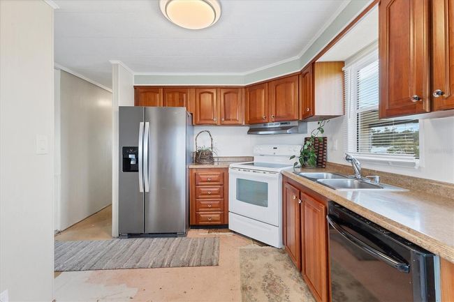 Kitchen | Image 12