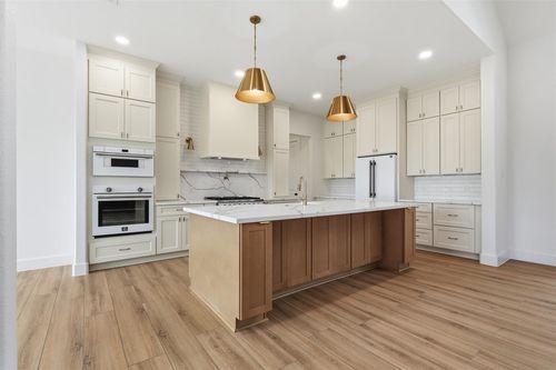 467 Springfield Trl, Angleton, TX, 77515-2195 | Card Image
