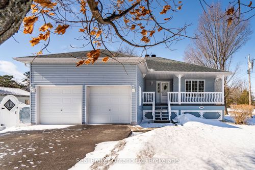 202 Ouida St, Waubaushene, ON, L0K2C0 | Card Image