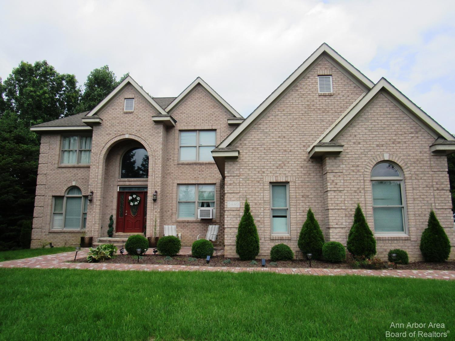 Regents Park Ct, Ann Arbor, MI 48108
