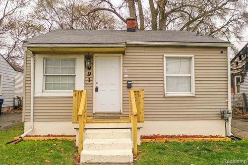 991 S Ballenger Hwy, Flint, MI, 48532-3822 | Card Image