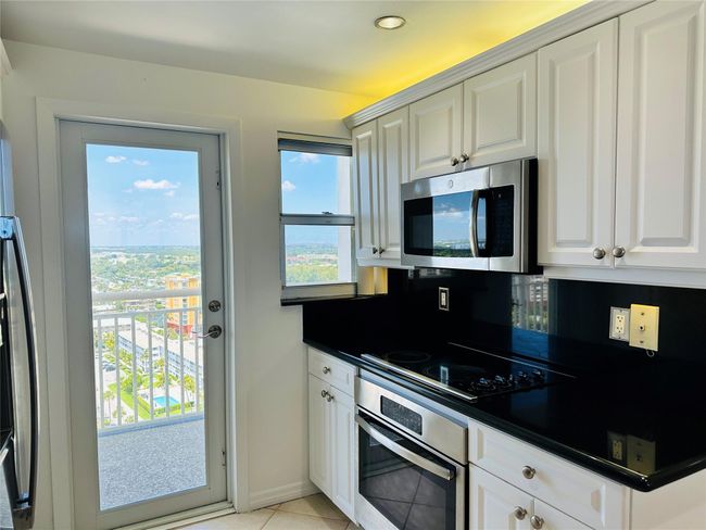 APT-2010 - 750 N Ocean Blvd, Condo with 2 bedrooms, 2 bathrooms and null parking in Pompano Beach FL | Image 15