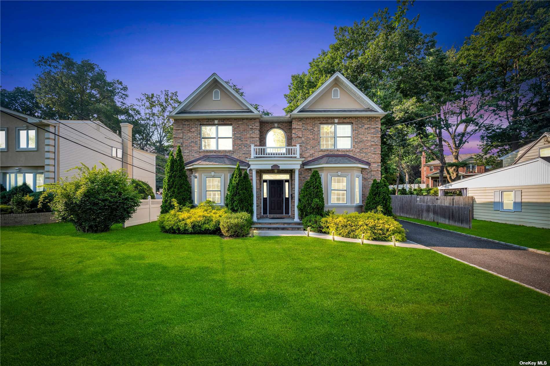 Nassau Dr, Albertson, NY 11507