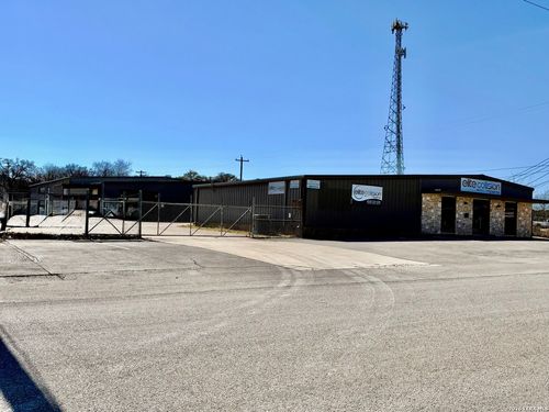 124 Industrial Dr, Boerne, TX, 78006-3305 | Card Image