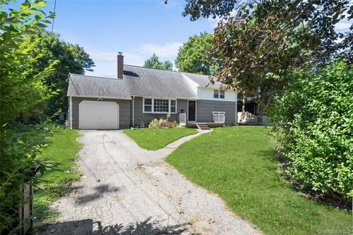 68 Ocean Ave, Islip, NY, 11751-3804 | Card Image