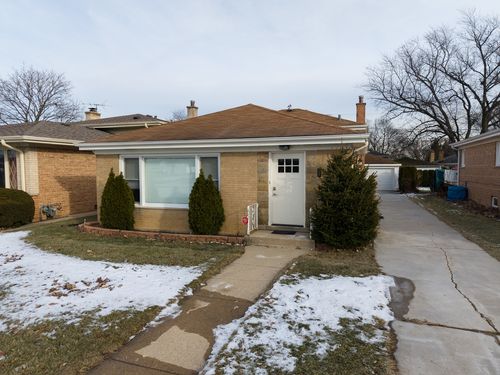 8453 N Ottawa Ave, Niles, IL, 60714-2041 | Card Image