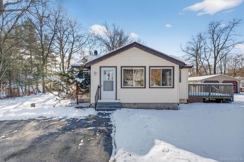 111 Lake Region Blvd, Monroe, NY, 10950-1121 | Card Image