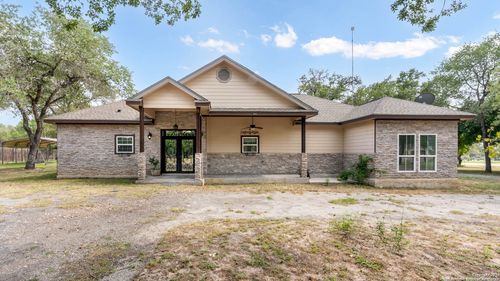 118 County Road 6868 E, Natalia, TX, 78059-2585 | Card Image