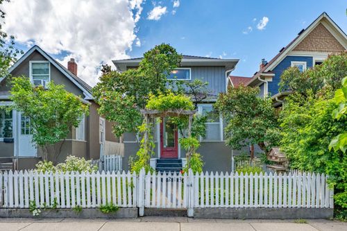 213 7a St Ne, Calgary, AB, T2E4E7 | Card Image