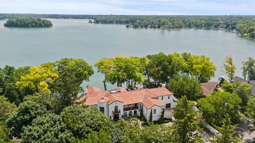 2384 Lake Angelus Ln, Lake Angelus, MI, 48326-1008 | Card Image