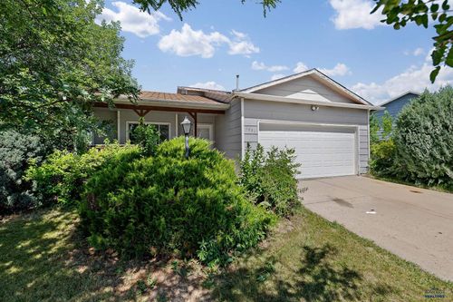 1621 Copperfield Dr, Rapid City, SD, 57703-4789 | Card Image