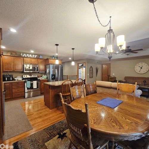 1106 Arbor Trace Dr, Oskaloosa, IA, 52577-3255 | Card Image