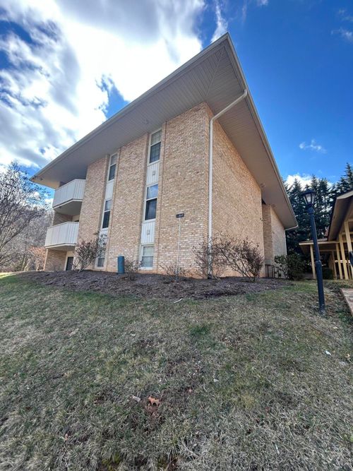 1b-5260 Crossbow Cir, Roanoke, VA, 24018 | Card Image