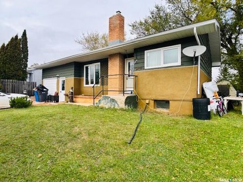112 Fraser Ave, Oxbow, SK, S0C2B0 | Card Image