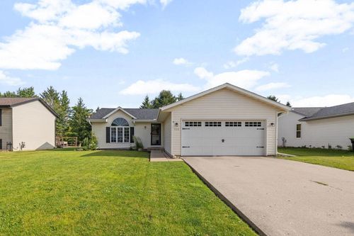 533 Broadmoore Drive, Hartford, WI, 53027 | Card Image