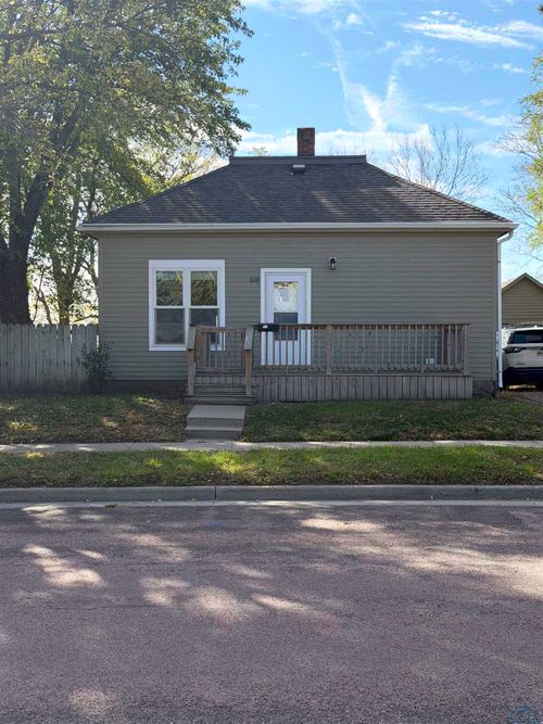 608 W Main St., Vermillion, SD, 57069 | Card Image