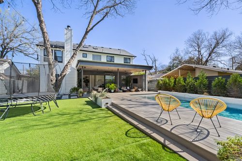 1102 Kinney Ave, Austin, TX, 78704-2140 | Card Image