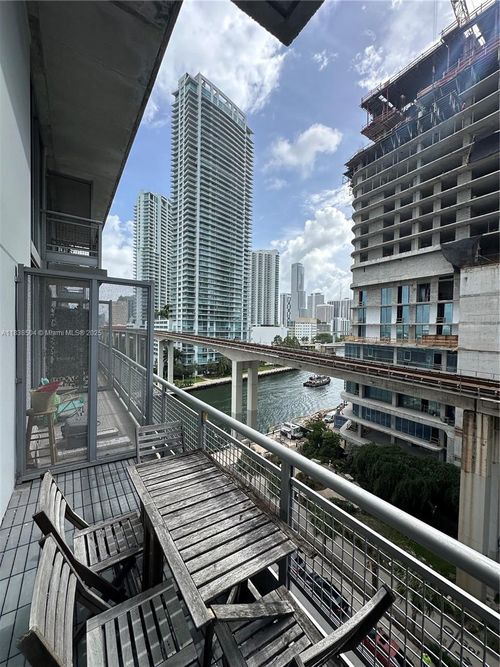 apt-1010-690 Sw 1st Ct, MIAMI, FL, 33130-2908 | Card Image