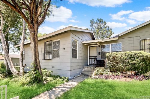 2000 W Mistletoe Ave, San Antonio, TX, 78201-5327 | Card Image