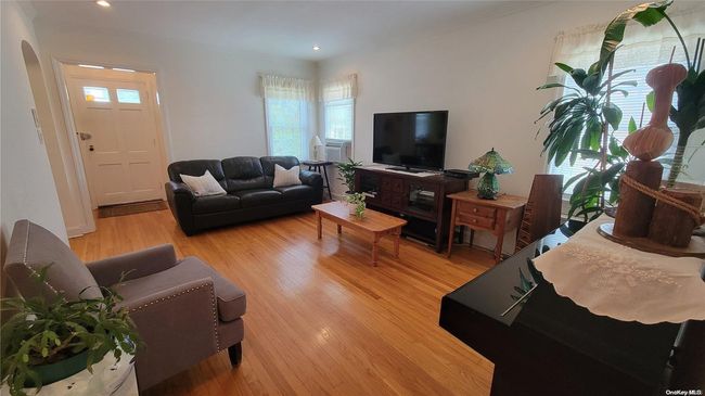 34 Evergreen Ln, House other with 4 bedrooms, 1 bathrooms and null parking in New Hyde Park NY | Image 6