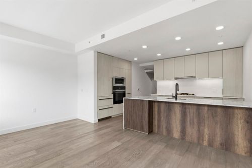 304-3590 W 39th Ave, Vancouver, BC, V6N3A5 | Card Image