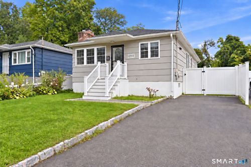 95 Roosevelt Ave, West Haven, CT, 06516-6323 | Card Image