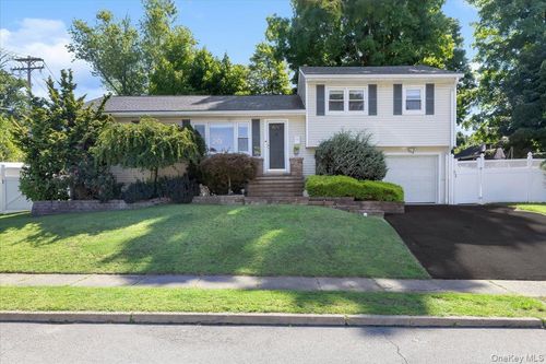 8 Foxwood Ave, Suffern, NY, 10901-7635 | Card Image
