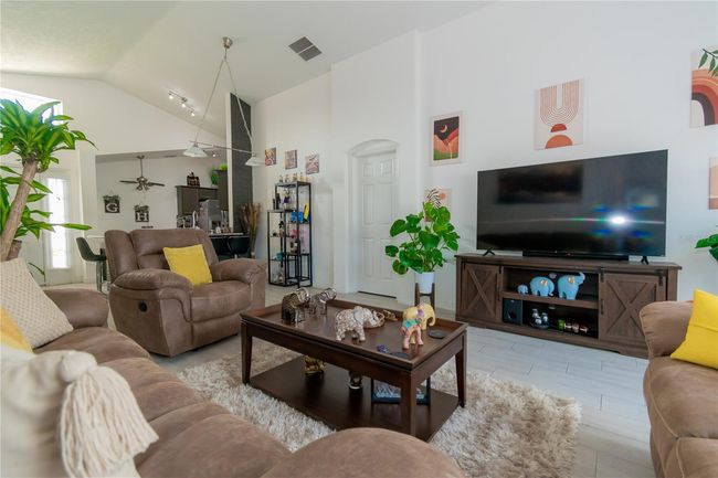 2822 Moultrie Creek Dr, House other with 3 bedrooms, 2 bathrooms and null parking in KISSIMMEE FL | Image 17