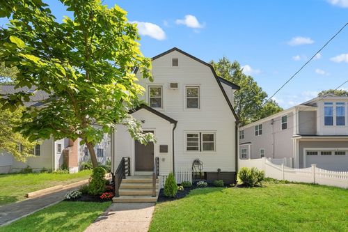 440 Waltham St, Lexington, MA, 02421-7940 | Card Image