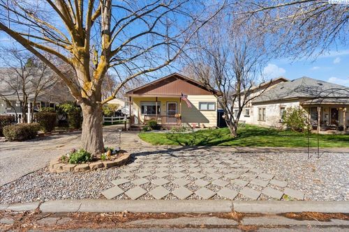 819 Main, Prosser, WA, 99350 | Card Image