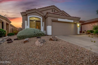 Great curb appeal -- your new home is sure to turn heads! | Image 2