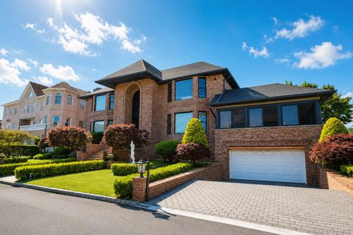 5 Nicolosi Drive, New York, NY, 10312 | Card Image