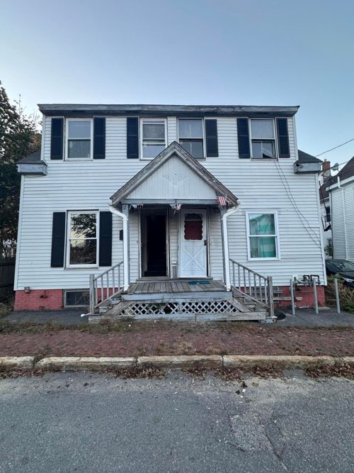 15 Russell St, Portland, ME, 04102-3107 | Card Image