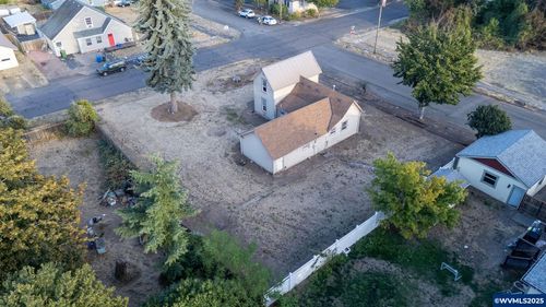 379 E Burnett St, Stayton, OR, 97383-1919 | Card Image