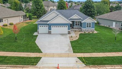 4405 Memorial Circle, Home with 5 bedrooms, 3 bathrooms and null parking in Windsor WI | Image 3