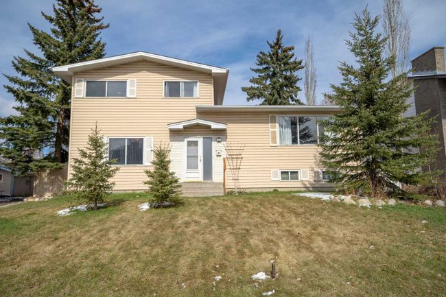 4448 Brentwood Green Nw, Home with 4 bedrooms, 1 bathrooms and 2 parking in Calgary AB | Image 1