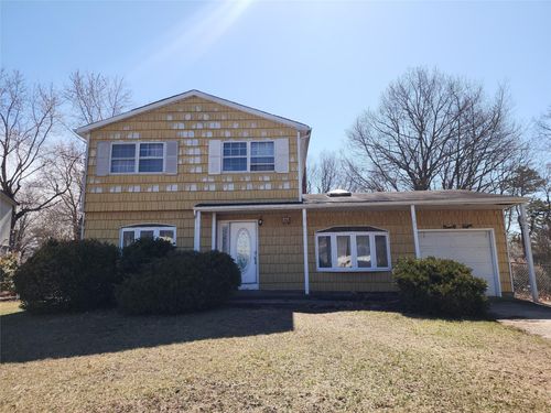 98 Peach St, Brentwood, NY, 11717-7811 | Card Image
