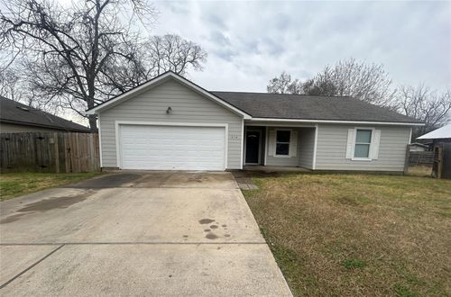 214 N 3rd St, Sealy, TX, 77474-1812 | Card Image