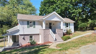 616 6th Ave, House other with 2 bedrooms, 1 bathrooms and 3 parking in Sutersville PA | Image 3