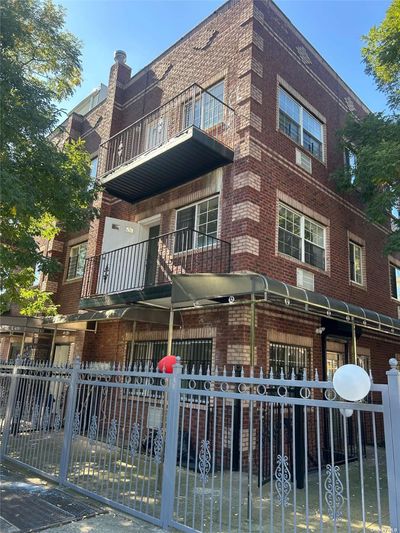 104 E 28th Street, Home with 11 bedrooms, 4 bathrooms and null parking in Flatbush NY | Image 2