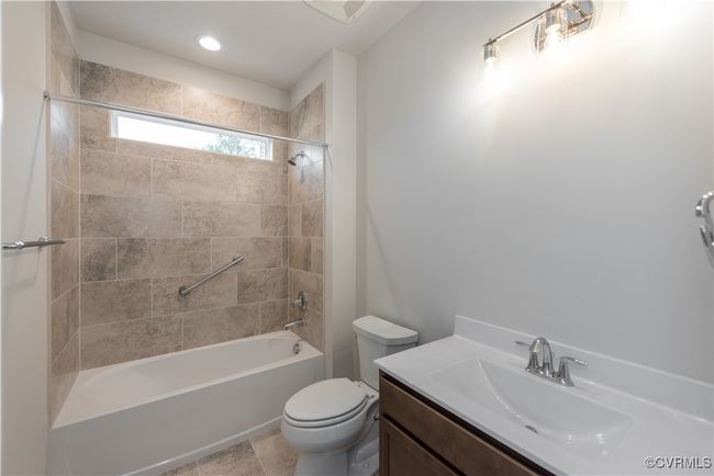 Interior photos of similar home in the community and may demonstrate optional finishes. | Image 4