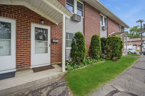 103-103 Manor Ct, Springfield, MA, 01118-2449 | Card Image