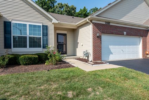 7085 Hidden Green Cir, Fox Lake, IL, 60020-1030 | Card Image