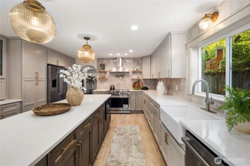 1643 N 200th St, Shoreline, WA, 98133-3302 | Card Image