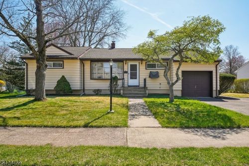 31 Michael Dr, Wayne, NJ, 07470-3462 | Card Image