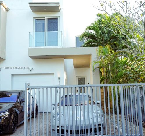 2836-2836 W Trade Ave, Coconut Grove, FL, 33133-3739 | Card Image