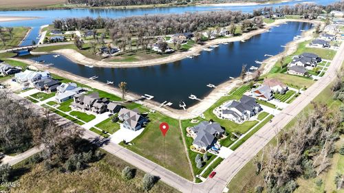 2000 Larson Rd, Bismarck, ND, 58504-8945 | Card Image